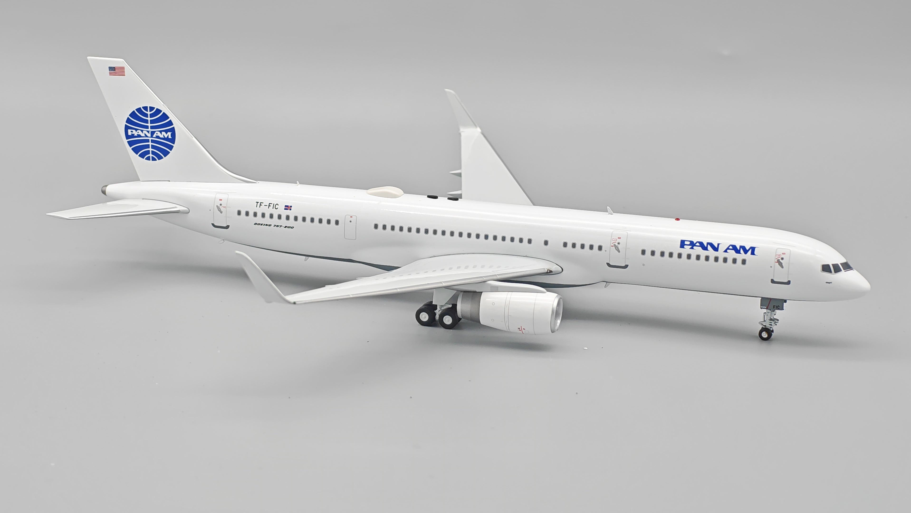 Pam Am / Boeing B757-200 / TF-FIC / IF752PA0725 / 1:200 elaviadormodels