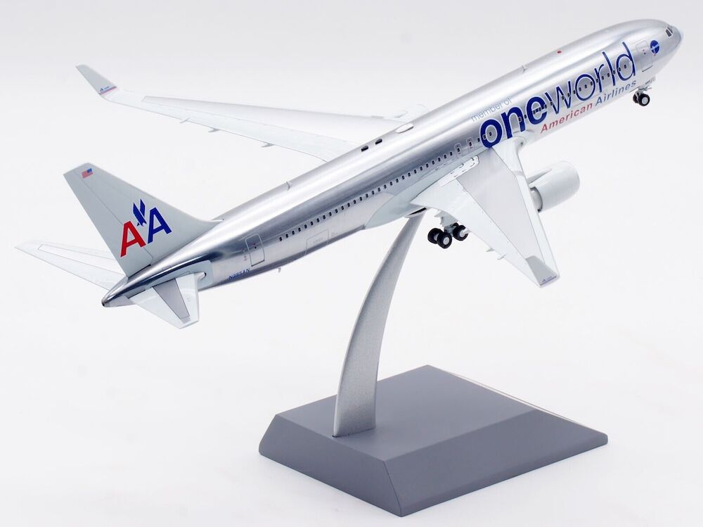 American Airlines (One World livery) / Boeing 767-300 / N395AN / IF763AA0323P / 1:200 elaviadormodels