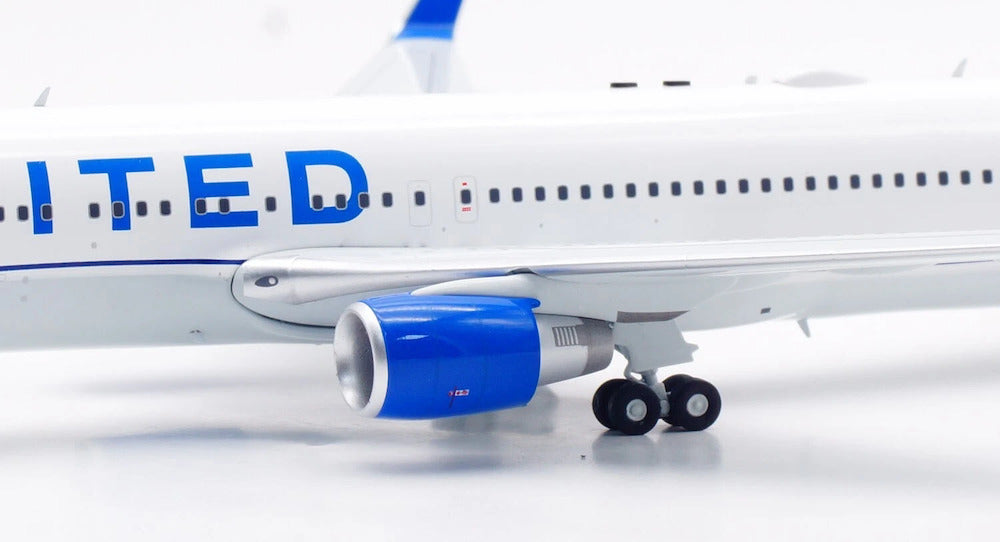 United Airlines / Boeing 767-300 / N671UA / IF763UA0425 / 1:200 elaviadormodels