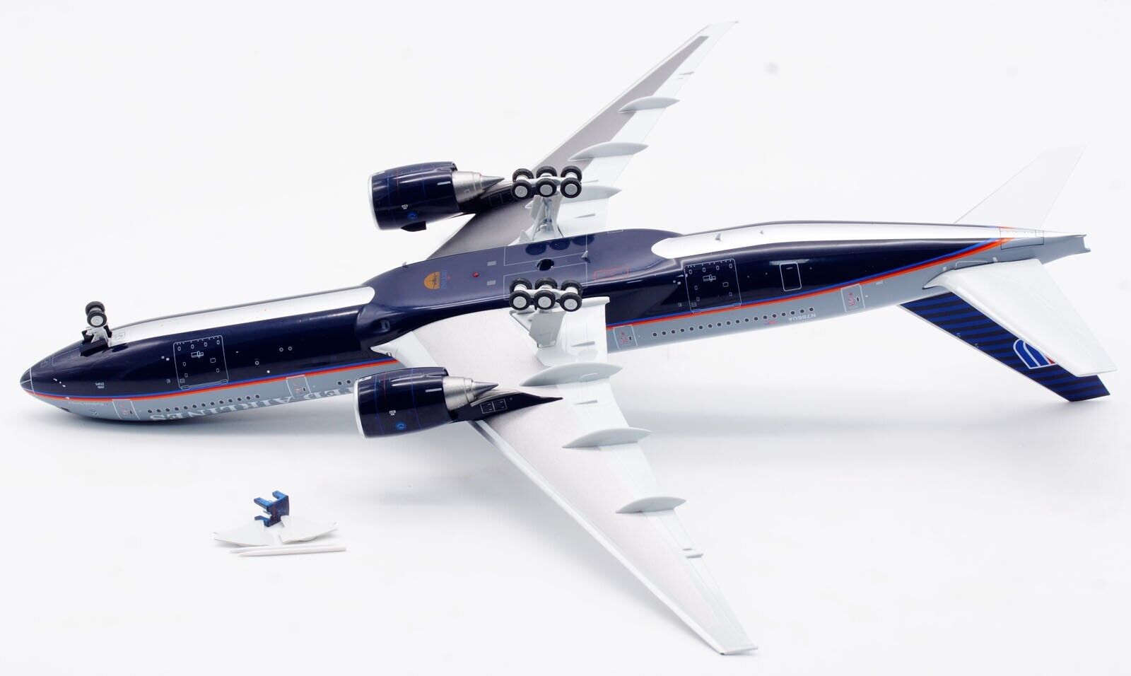 United Airlines / Boeing 777-200 / N786UA / IF772UA1123 / elaviadormodels