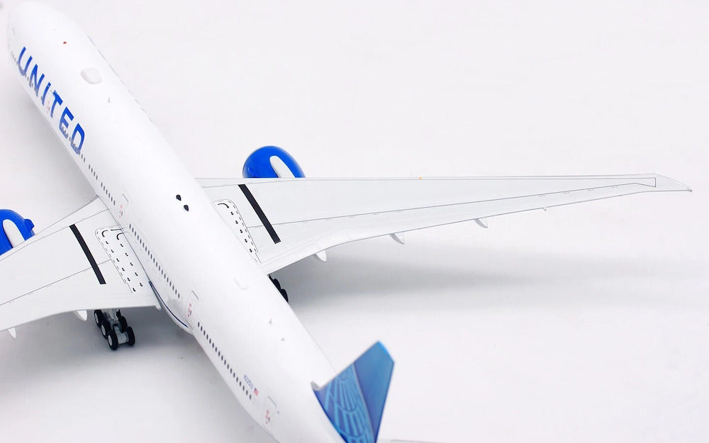 United Airlines / Boeing 777-300 / N2250U / IF773UA0725 / elaviadormodels