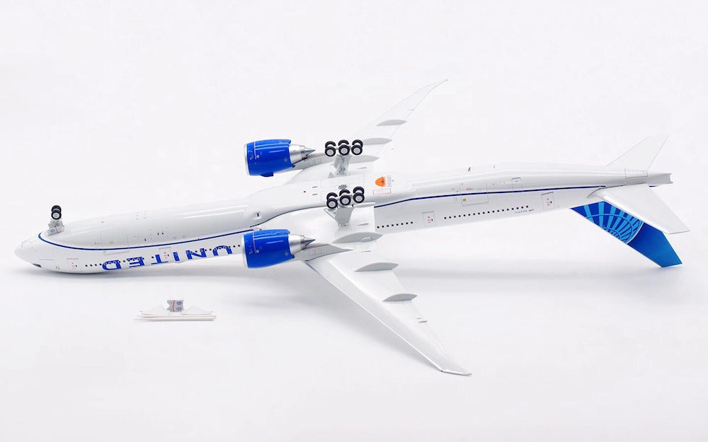 United Airlines / Boeing 777-300 / N2250U / IF773UA0725 / elaviadormodels