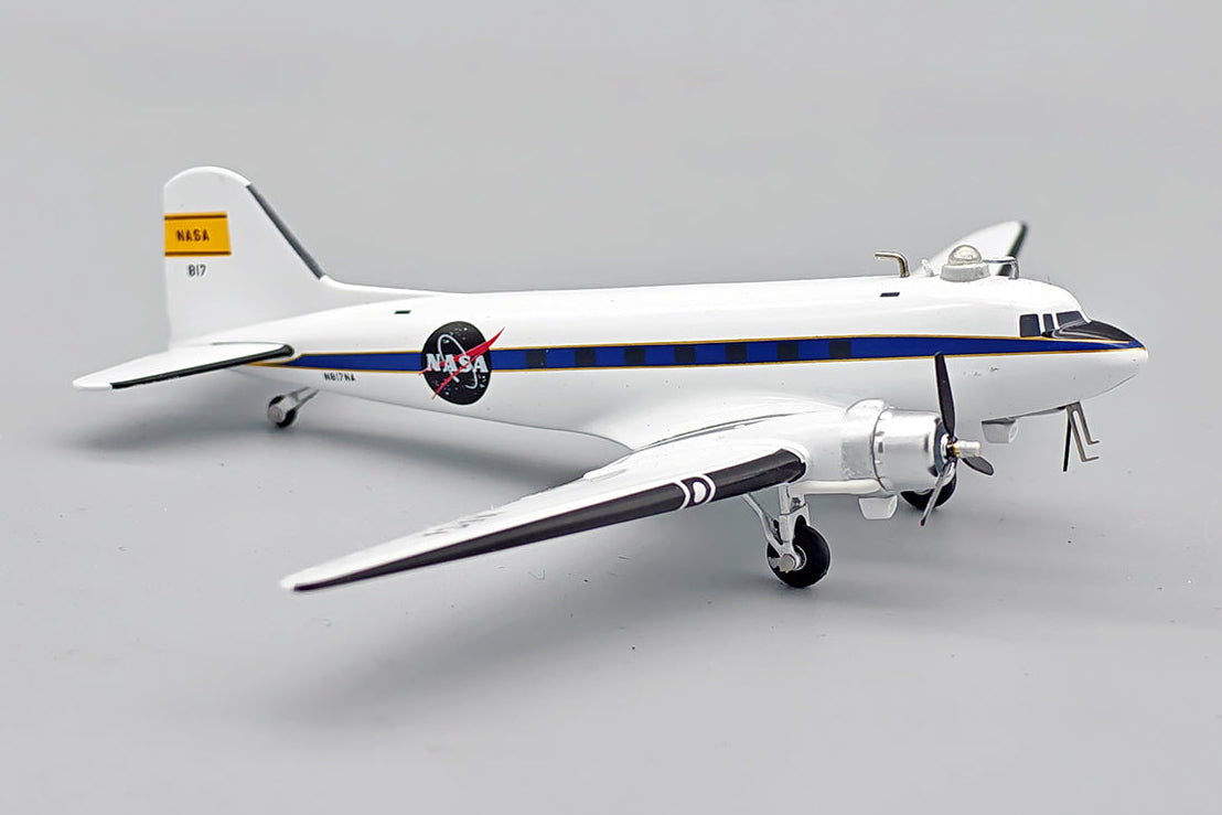 NASA / Douglas C-47H / N817NA / IFDC3NASA817 / 1:200 elaviadormodels