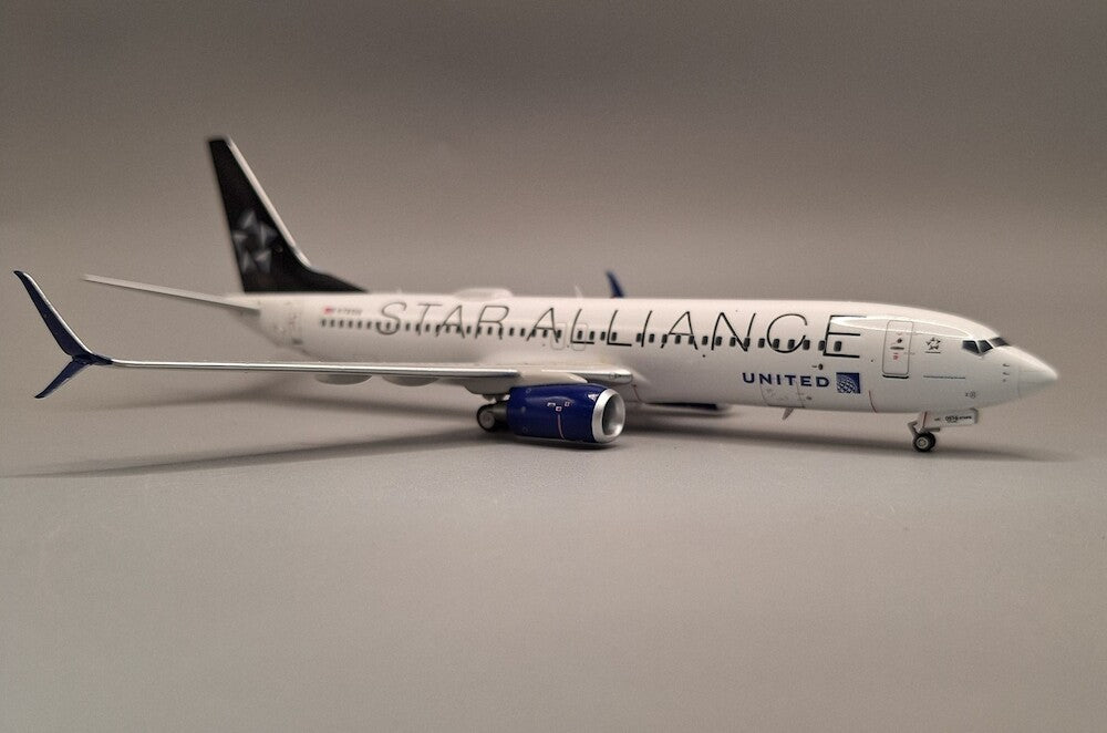 United Airlines (Star Alliance) / Boeing B737-800 / N76516 / JF-737-8-044 / 1:200 elaviadormodels