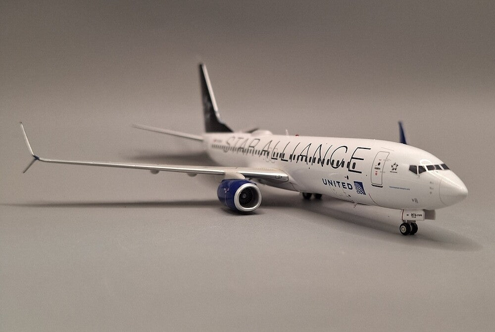 United Airlines (Star Alliance) / Boeing B737-800 / N76516 / JF-737-8-044 / 1:200 elaviadormodels