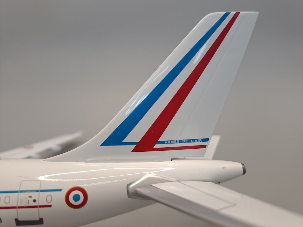 French Air Force / Airbus A310-304 / F-RADB / JF-A310-3-002 / 1:200 elaviadormodels