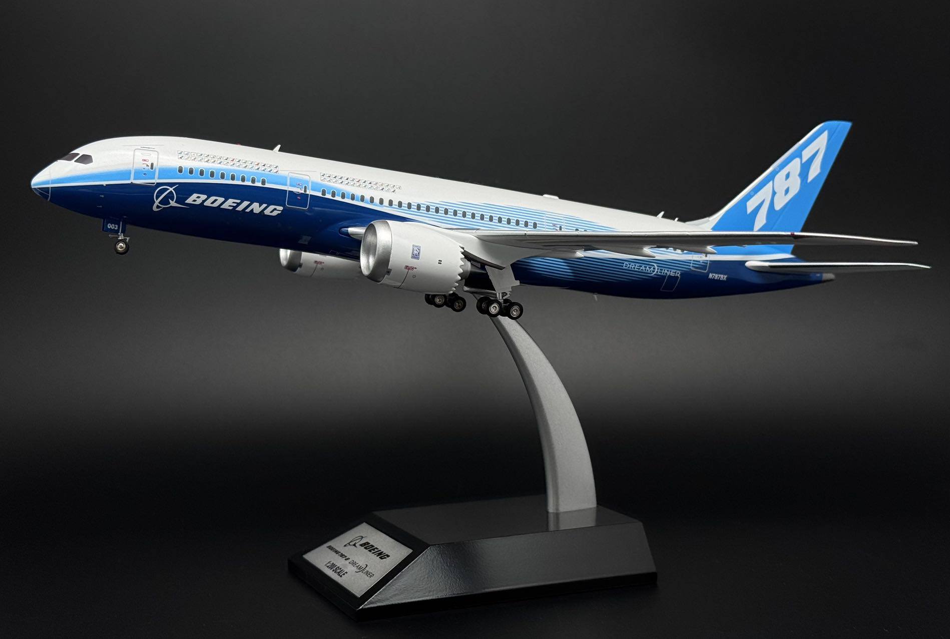 Boeing / Boeing 787-8 Dreamliner / N787BX / KJ-B788-106 / 1:200 elaviadormodels