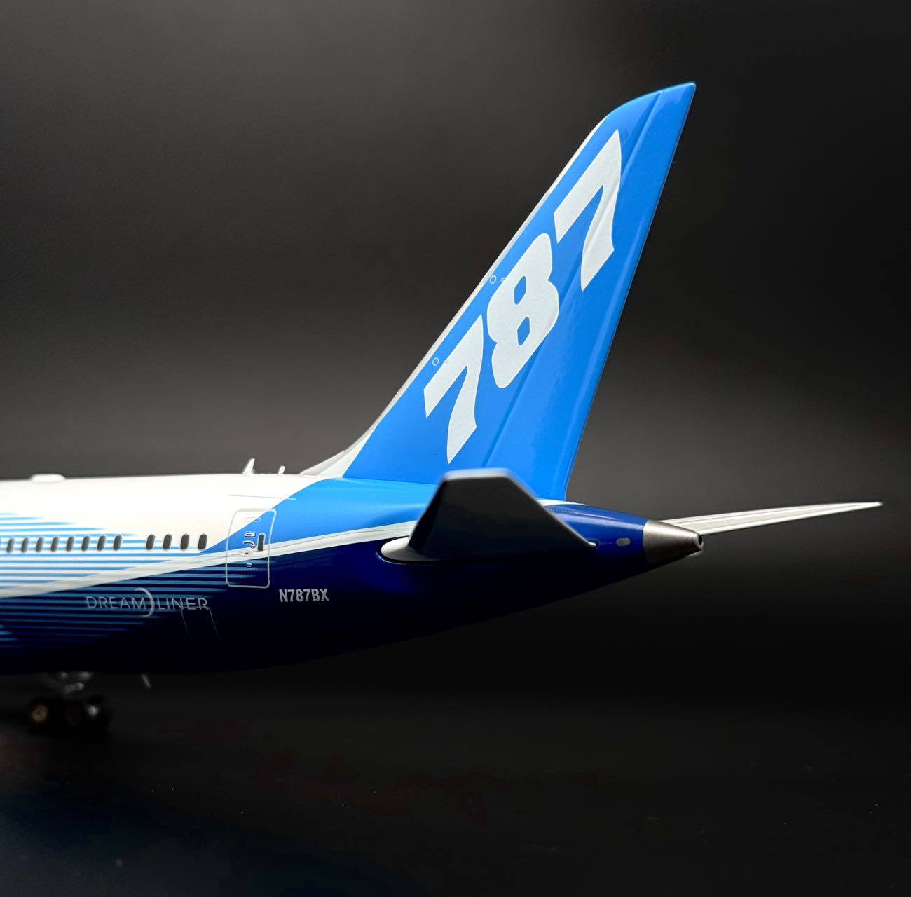 Boeing / Boeing 787-8 Dreamliner / N787BX / KJ-B788-106 / 1:200 elaviadormodels