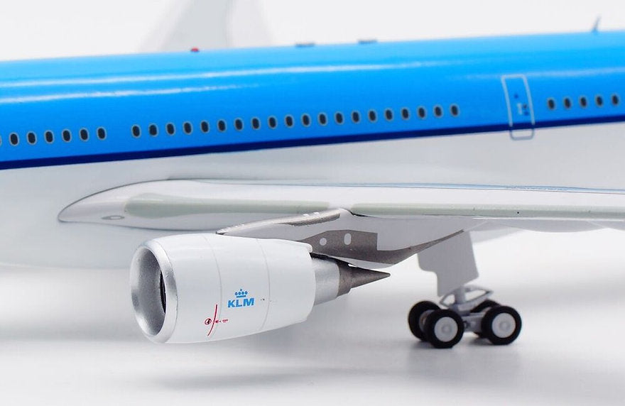 KLM / Airbus A330-300 / PH-AKE / IF333KL0722 / 1:200 elaviadormodels