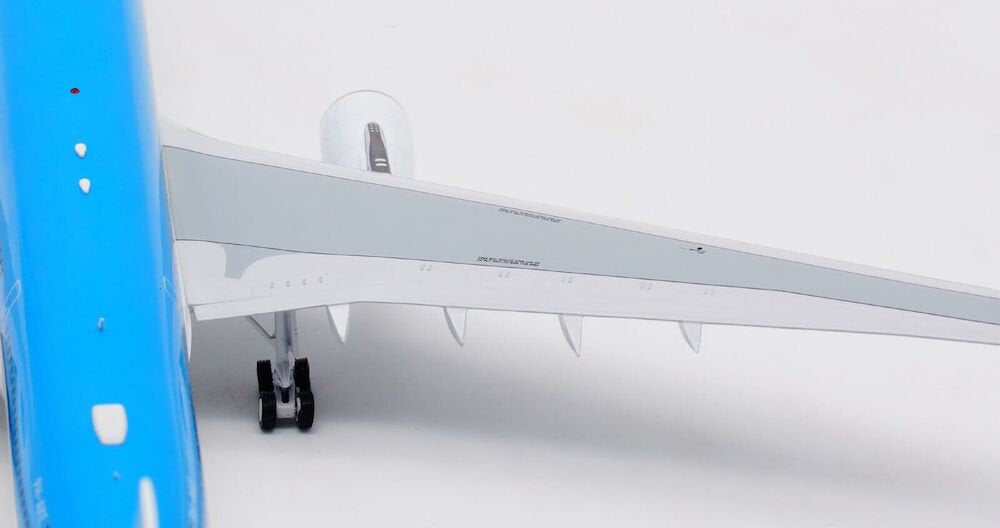 KLM / Airbus A330-300 / PH-AKE / IF333KL0722 / 1:200 elaviadormodels