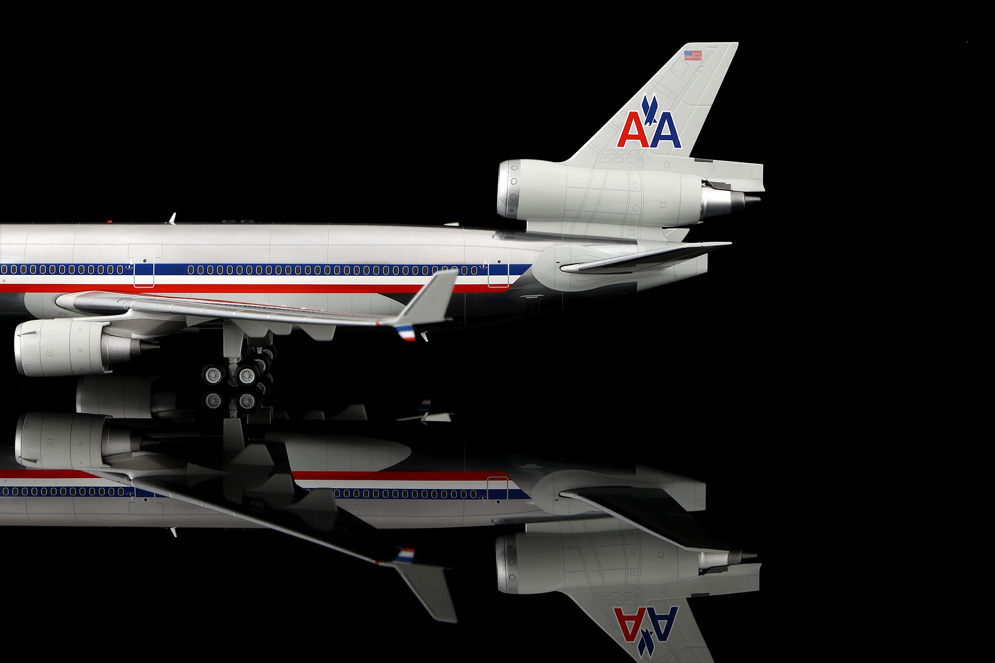 American Airlines / McDonnell Douglas MD-11 / N1754 / L2226 / 1:200