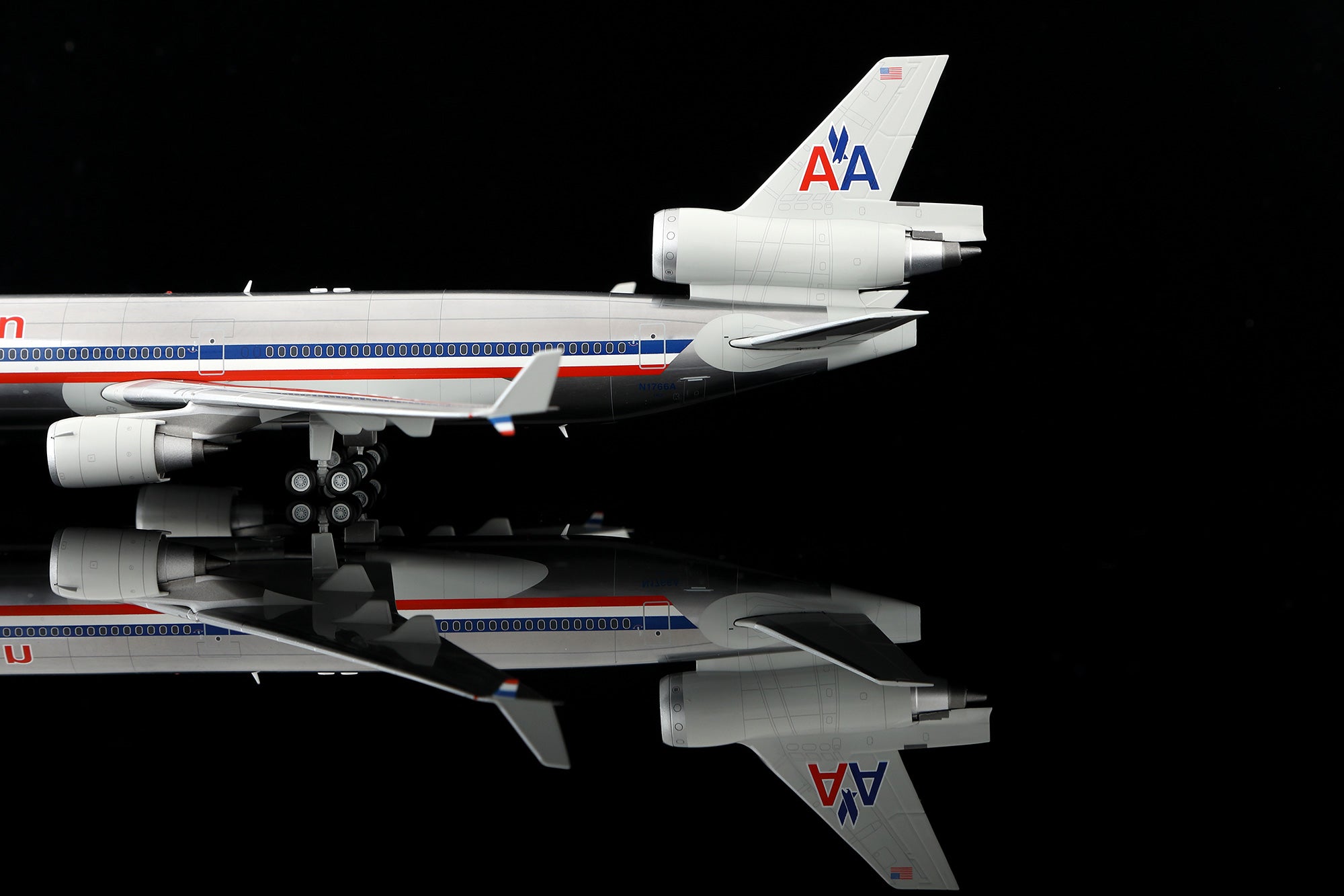 American Airlines / McDonnell Douglas MD-11 (Flaps Down) / N1766A / L2227FD / 1:200