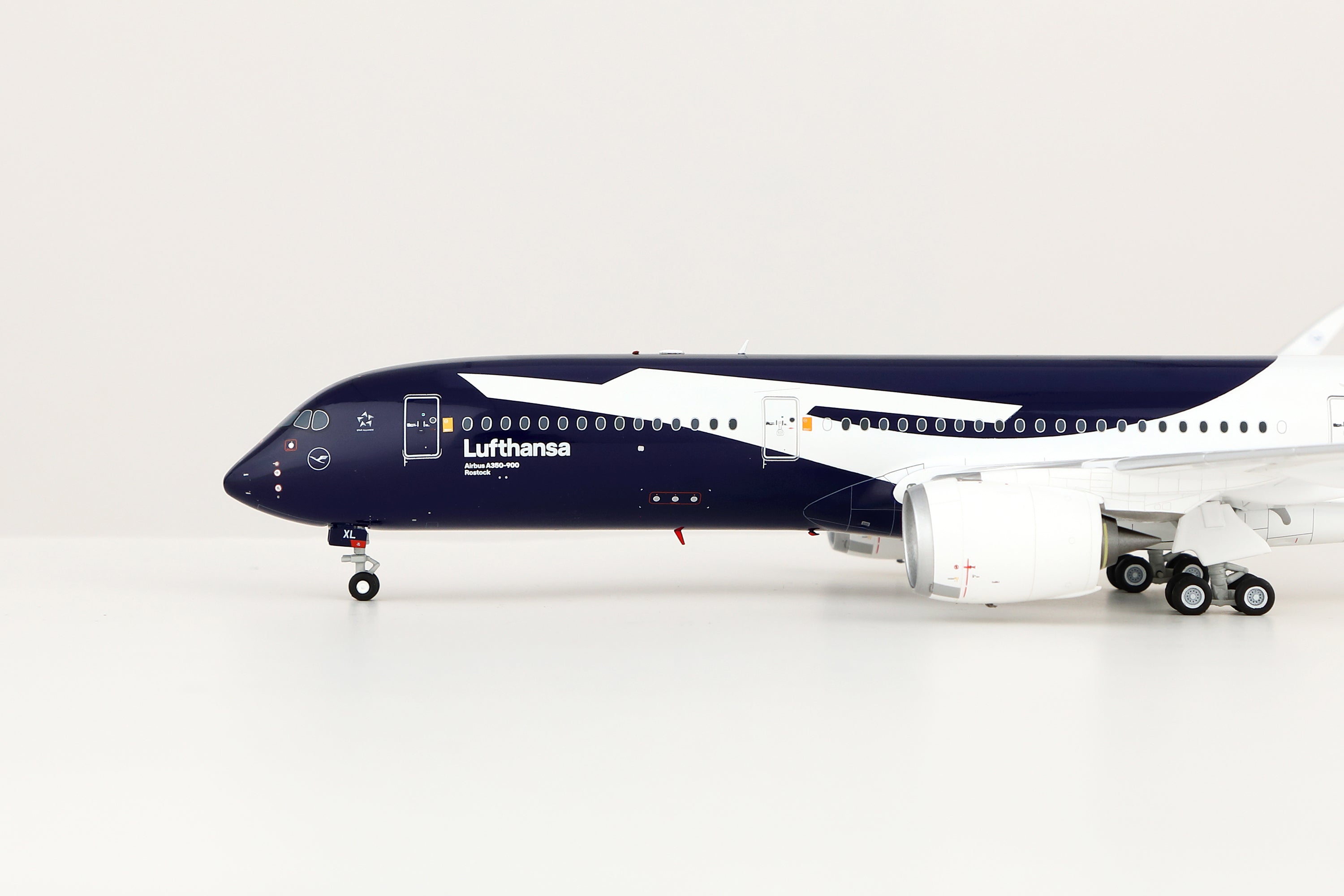 Lufthansa (100 Years Livery) / Airbus A350-900 / D-AIXL / L2402 / 1:200