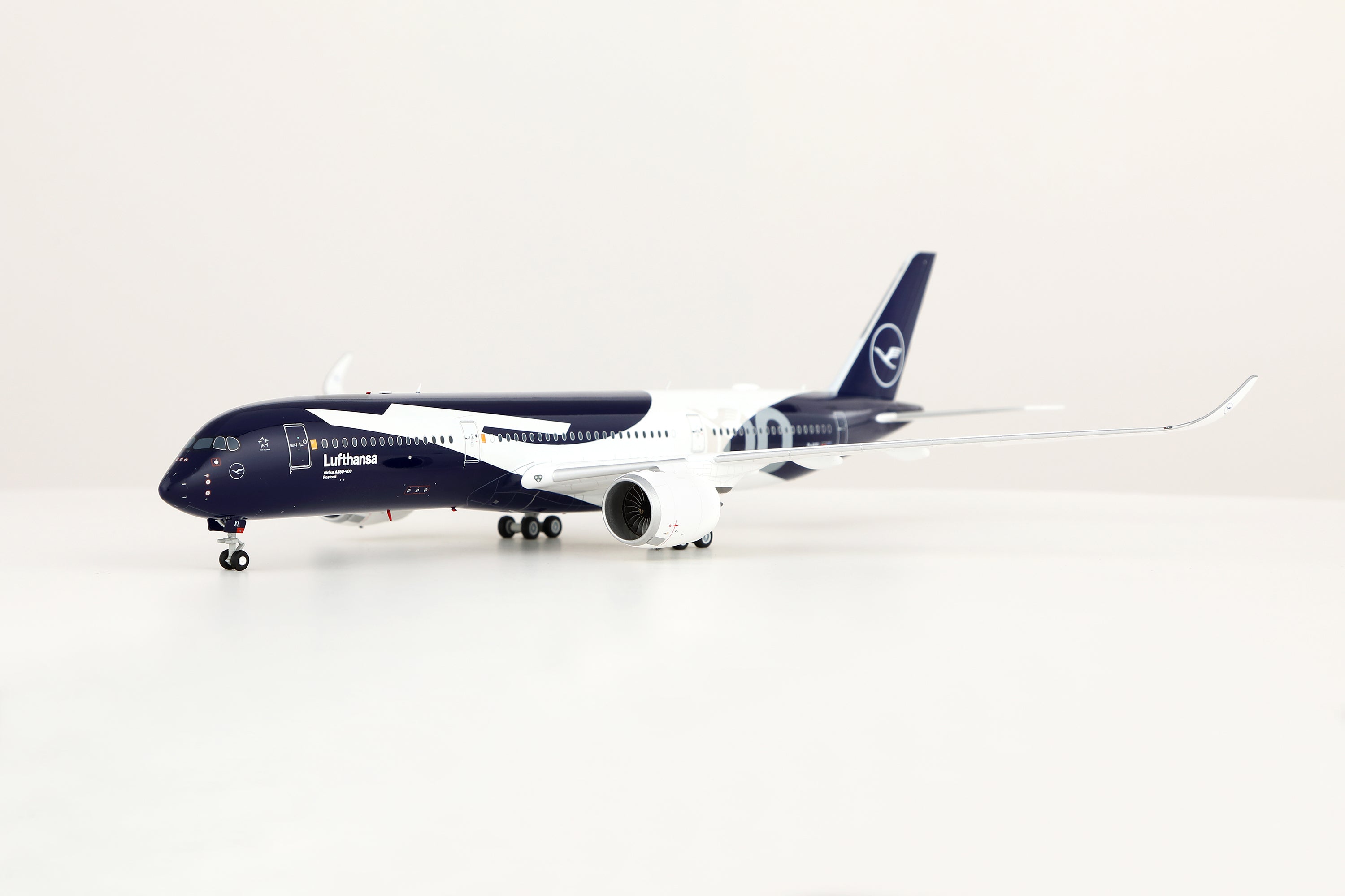 Lufthansa (100 Years Livery) / Airbus A350-900 / D-AIXL / L2402 / 1:200
