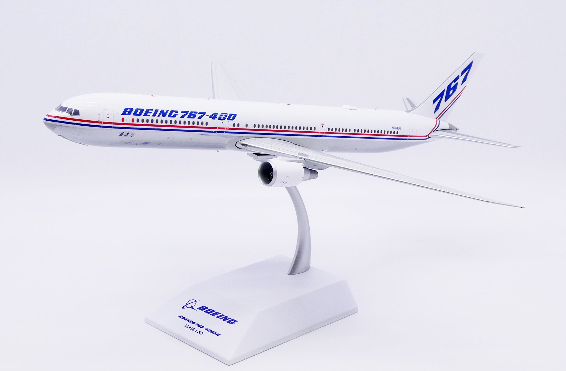 Boeing (House Color) / Boeing 767-400ER Polished (Flaps UP)/ N76400 / LH2496 / 1:200