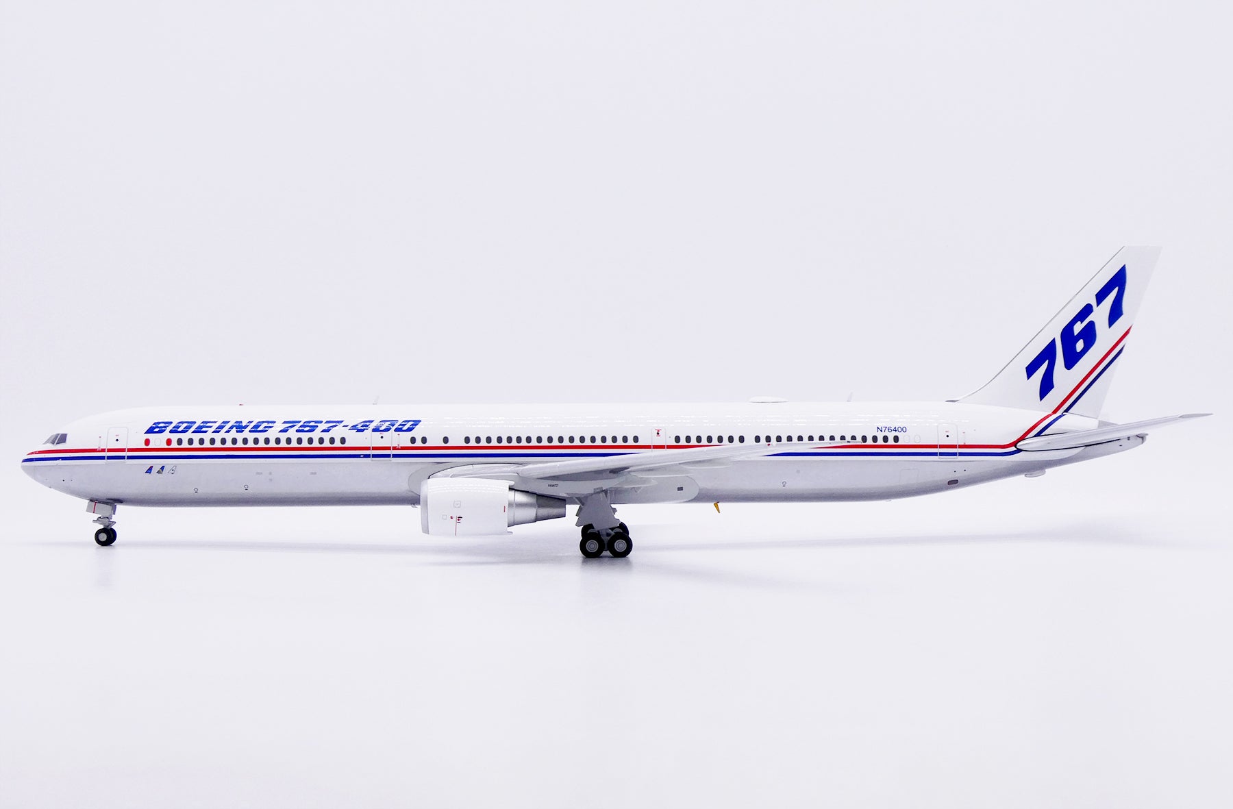 Boeing (House Color) / Boeing 767-400ER Polished (Flaps UP)/ N76400 / LH2496 / 1:200