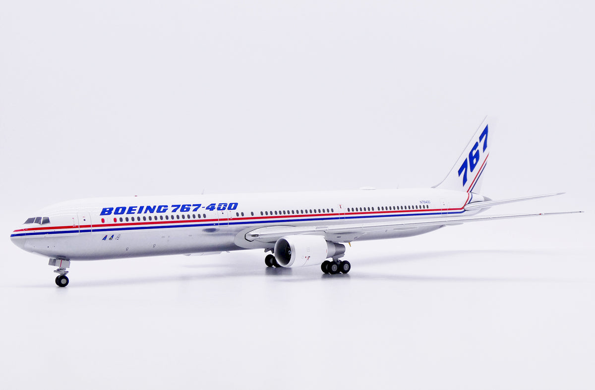 Boeing (House Color) / Boeing 767-400ER Polished (Flaps UP)/ N76400 / LH2496 / 1:200