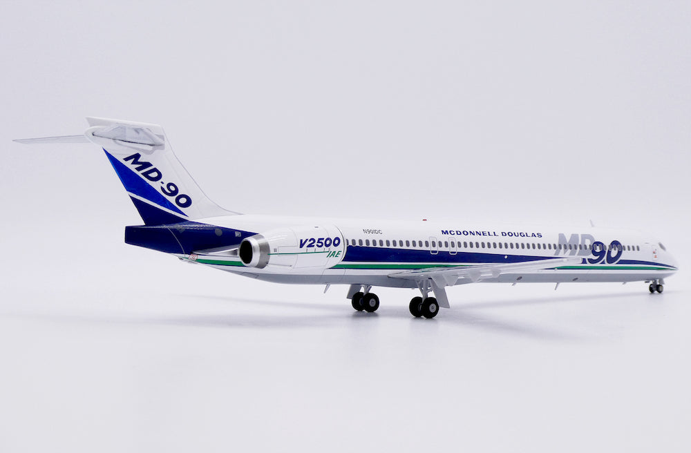 McDonnell Douglas / McDonnell Douglas MD-90 / N901DC / LH2501 / elaviadormodels