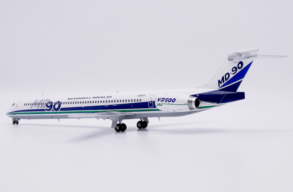 McDonnell Douglas / McDonnell Douglas MD-90 / N901DC / LH2501 / elaviadormodels