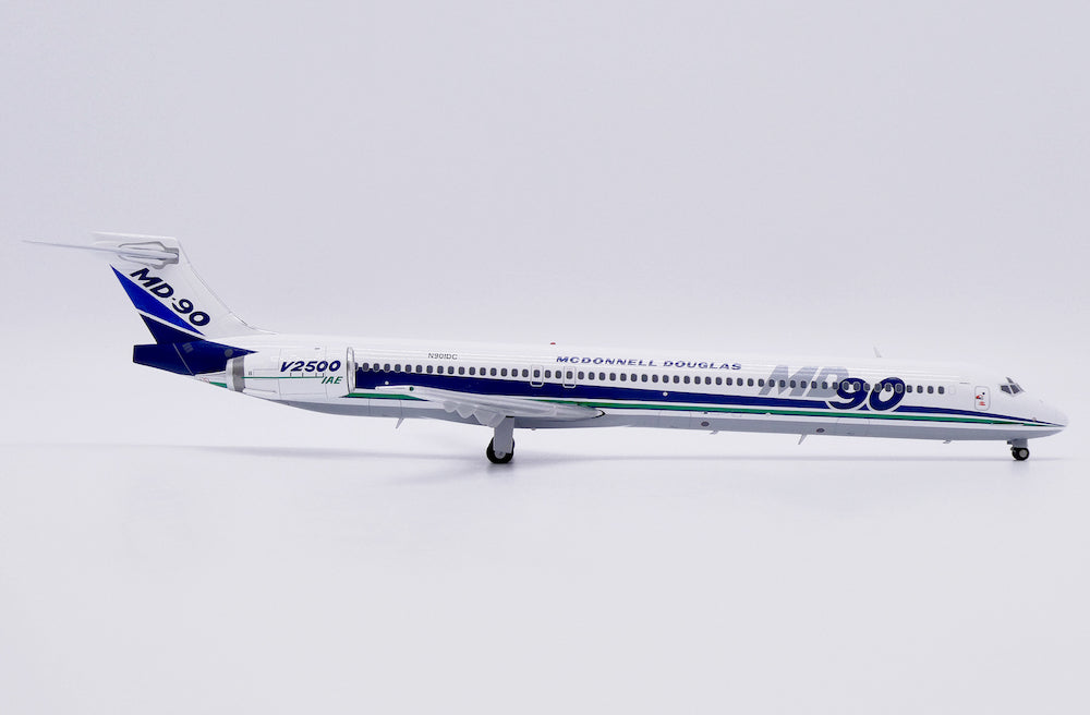 McDonnell Douglas / McDonnell Douglas MD-90 / N901DC / LH2501 / elaviadormodels