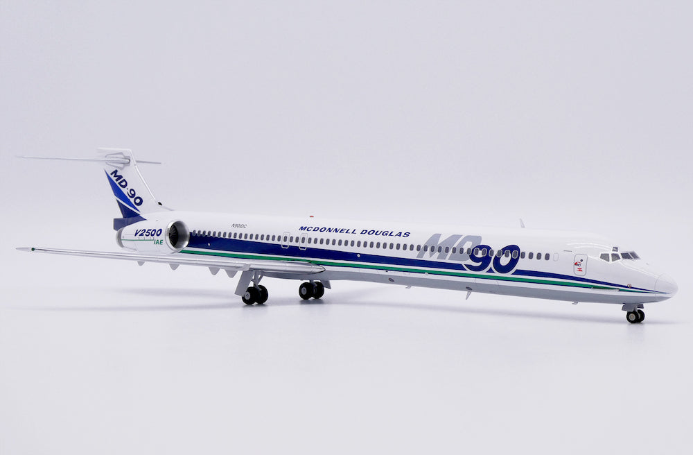 McDonnell Douglas / McDonnell Douglas MD-90 / N901DC / LH2501 / elaviadormodels