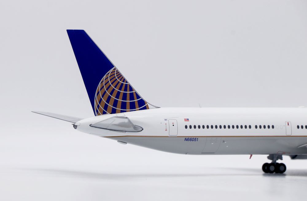 Continental Airlines / Boeing 767-400ER (Flaps UP) / N66051 / LH2505 / 1:200