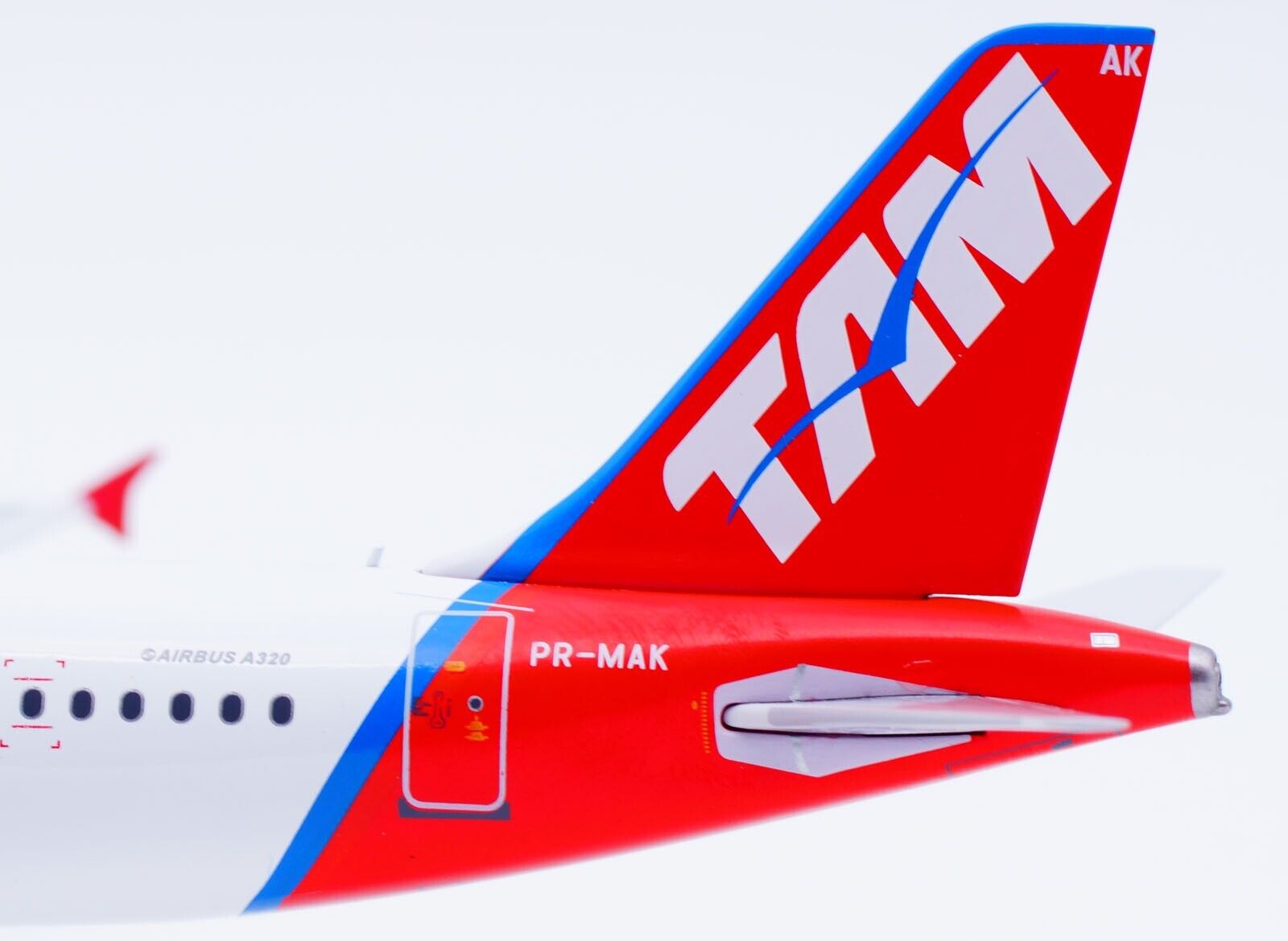 TAM / A320-200 / PR-MAK / RM32202 / elaviadormodels