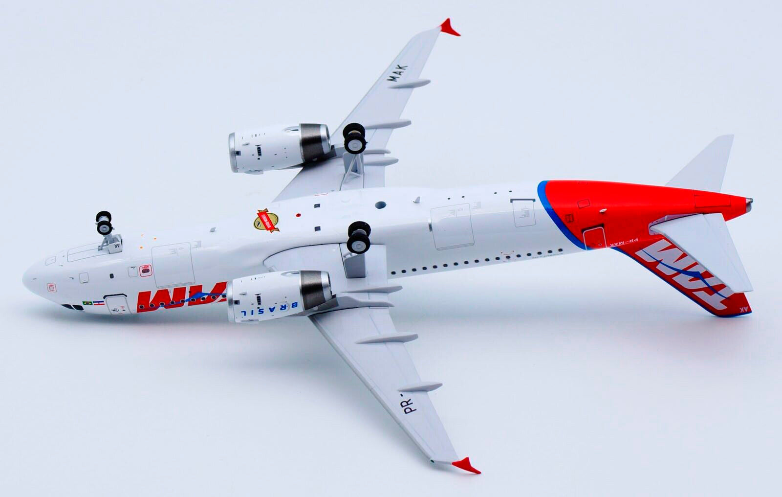 TAM / A320-200  / PR-MAK / RM32202 / 1:200