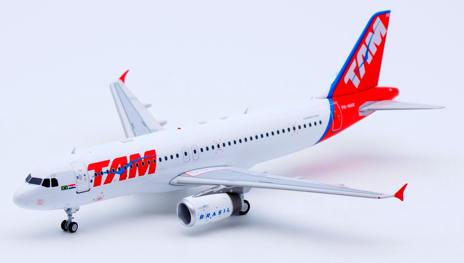 TAM / A320-200 / PR-MAK / RM32202 / elaviadormodels