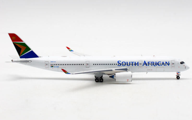 South African Airways / Airbus A350-941 / ZS-SDF / AV4071 / 1:400 elaviadormodels