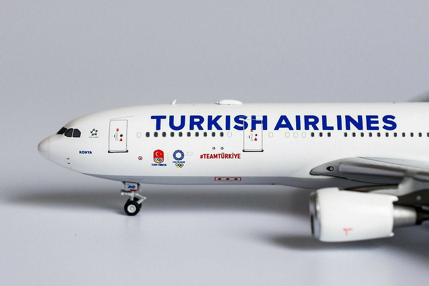 Turkish Airlines / Airbus A330-200 / TC-JNB / 61032 / 1:400