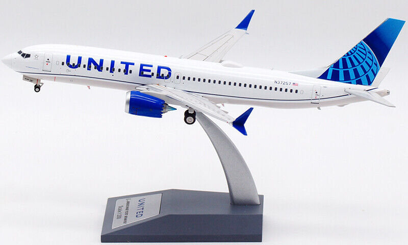 United Airlines / Boeing B737 MAX 8 / N37257 / IF738MUA1022 / 1:200 elaviadormodels