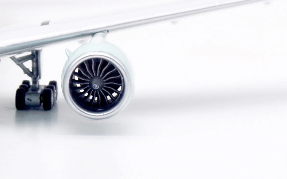 Cathay Pacific / Boeing 777-300ER / B-KQZ / WB4047 /  elaviadormodels