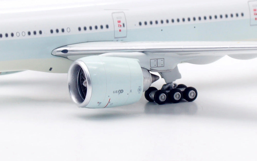 Cathay Pacific / Boeing 777-300ER / B-KQZ / WB4047 /  elaviadormodels