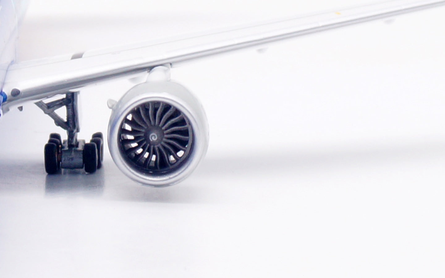 Qatar Airways (UEFA Champions League Livery) / Boeing 777-300ER / A7-BED / WB4064 / 1:400