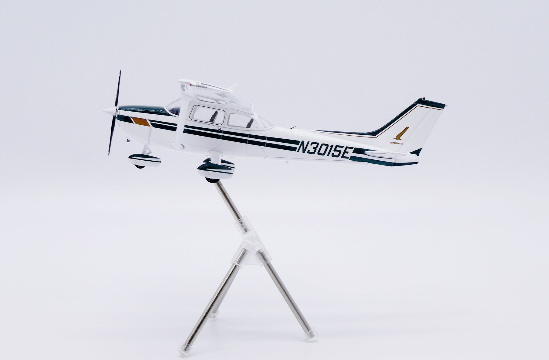 Private / Cessna 172 / N3015E / XX172001 / 1:72