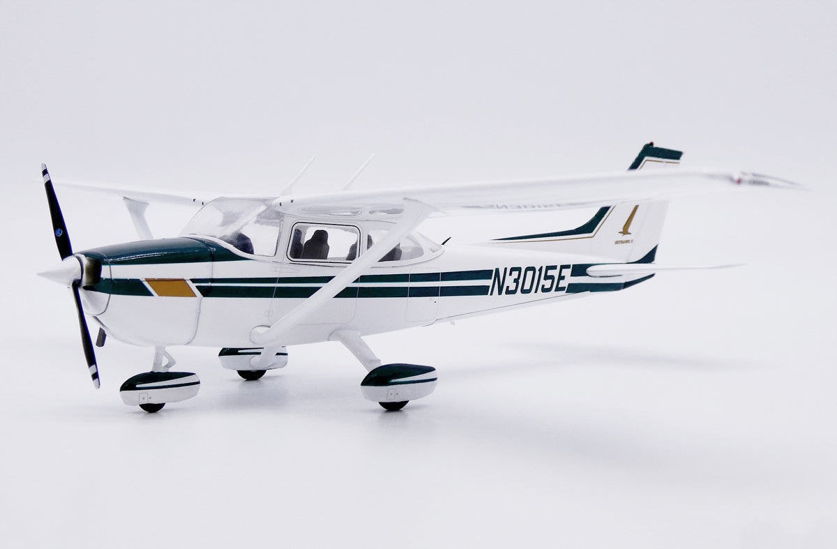 Private / Cessna 172 / N3015E / XX172001 / 1:72