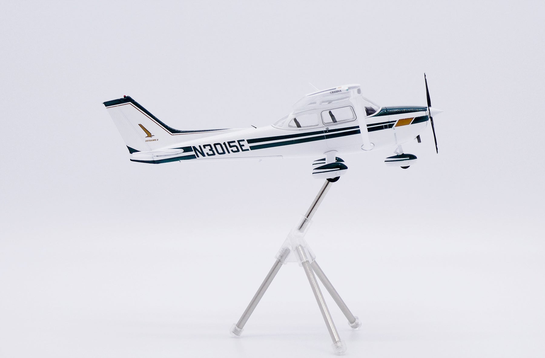 Private / Cessna 172 / N3015E / XX172001 / 1:72