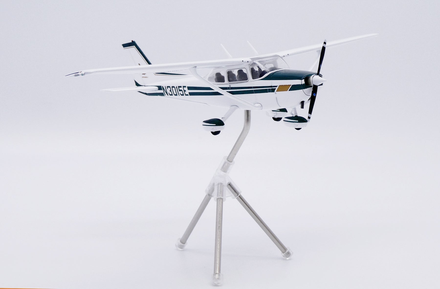 Private / Cessna 172 / N3015E / XX172001 / 1:72