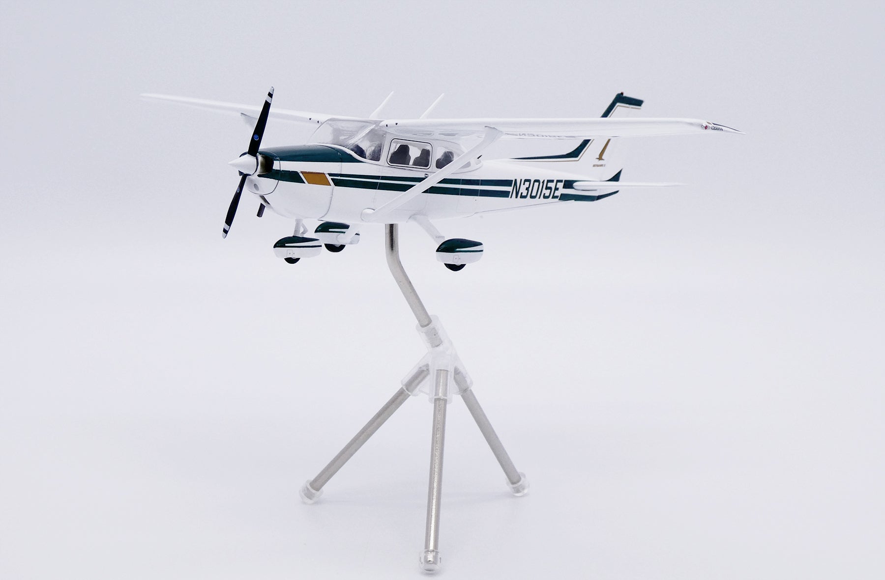 Private / Cessna 172 / N3015E / XX172001 / 1:72