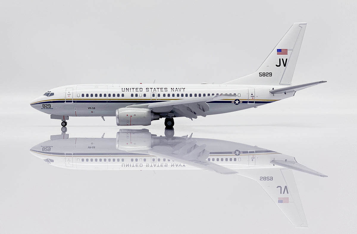 U.S. Navy / Boeing C-40A Clipper (Flaps Down) / 165829 / XX20279A / 1:200