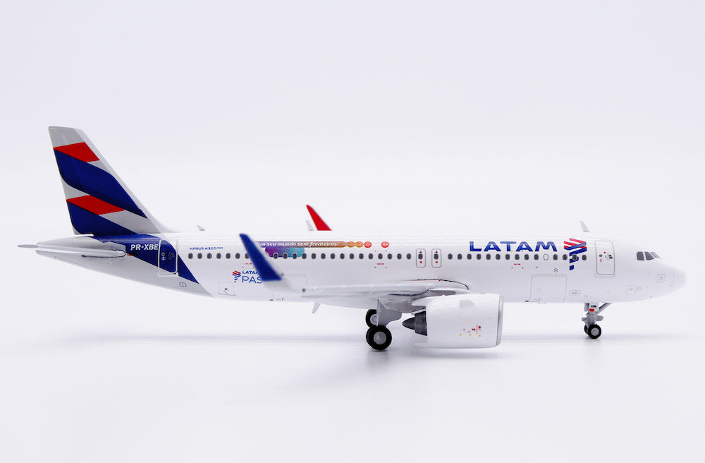 LATAM (LATAM Pass) / Airbus A320neo / PR-XBE / XX40211 / 1:400 elaviadormodels