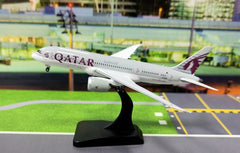 Qatar Airways / Boeing 787-8 Dreamliner / A7-BCB / AV4261 / 1:400